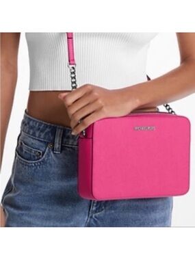 Michael Kors Jet Set EW Crossbody Bag
Dragonfruit